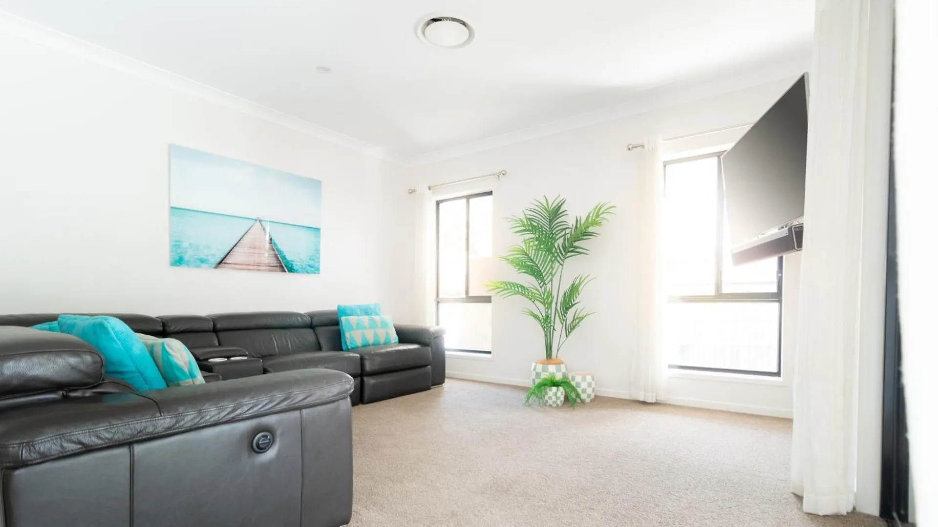 Luxury Spacious 5 Bedroom Family Modern Villa Sleeps 10 Waterford 0*,  Australia